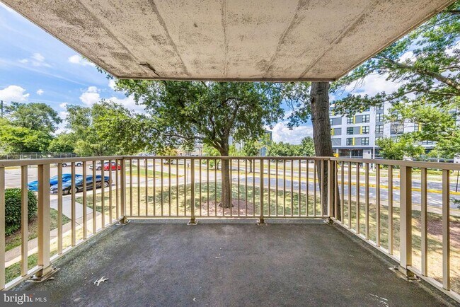 Building Photo - 2600 Indian Dr
