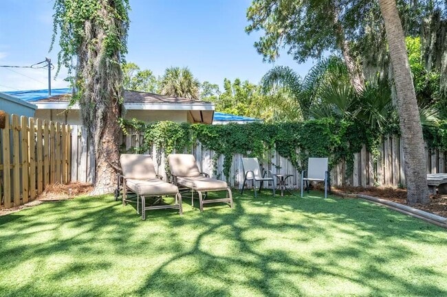 Building Photo - 1317 Cocoanut Ave