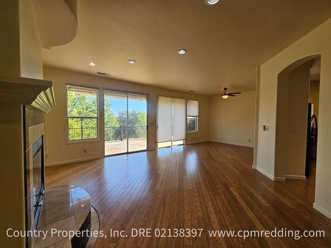 Building Photo - 1225 River Ridge Dr