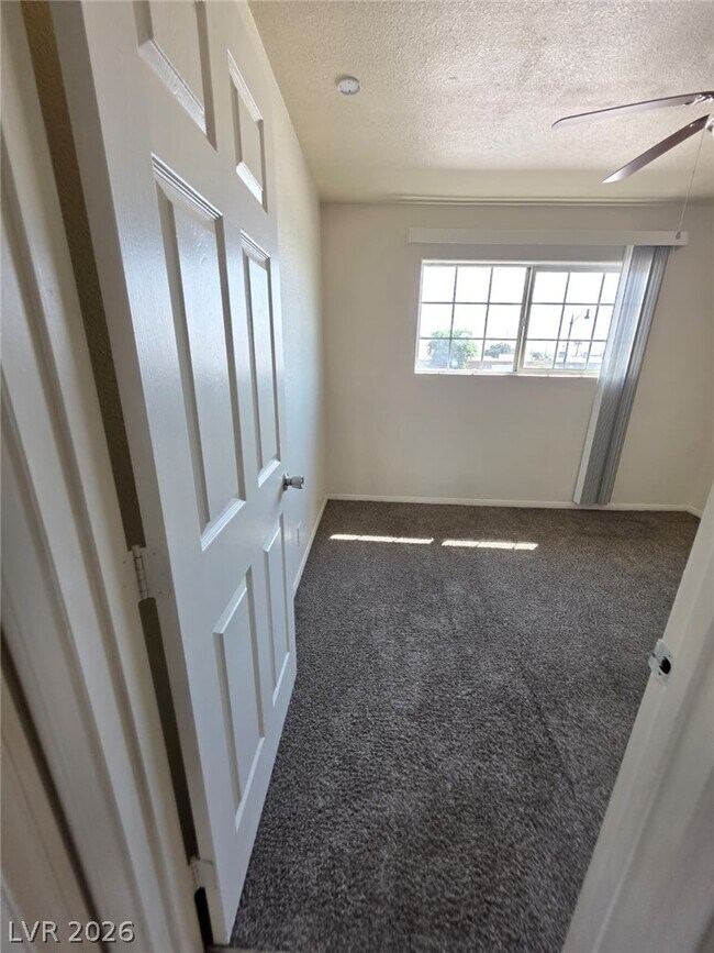 Building Photo - 412 W Monroe Ave