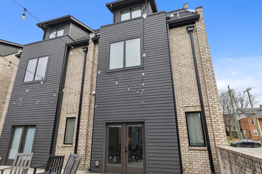 Building Photo - 3206 West End Cir