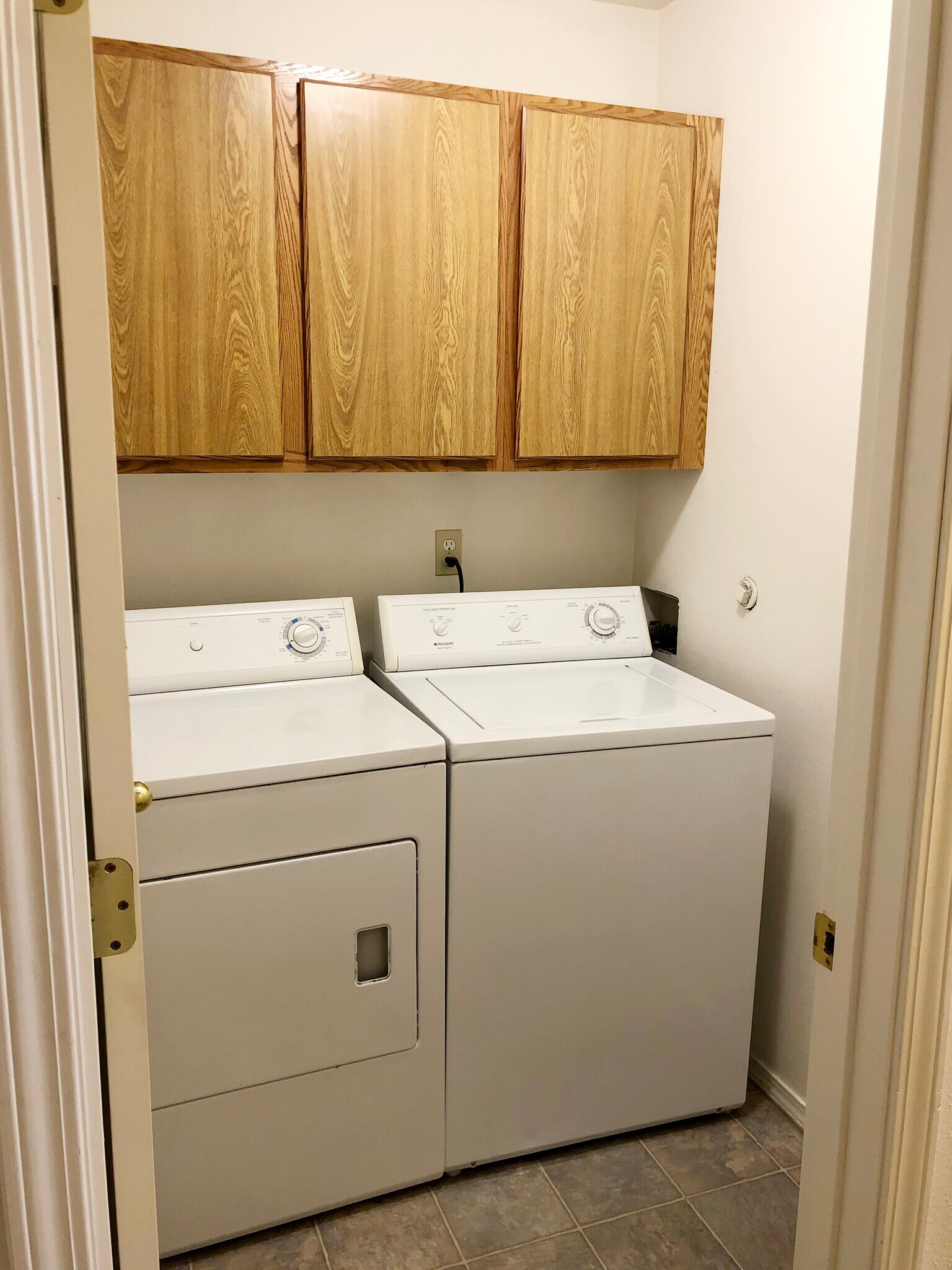 Building Photo - 1100 NE B St