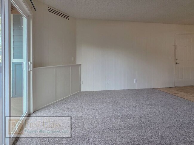 Building Photo - 17150 SW Heritage Ct