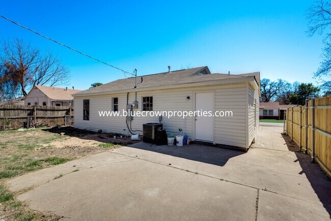 Building Photo - 3809 Mercury St