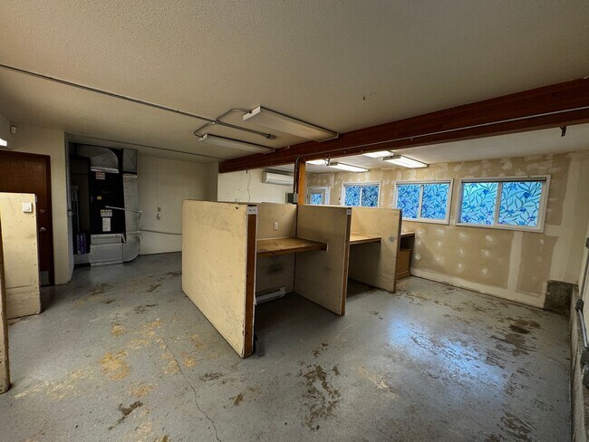 Building Photo - Silverdale Split-Level Home with Bonus Are...