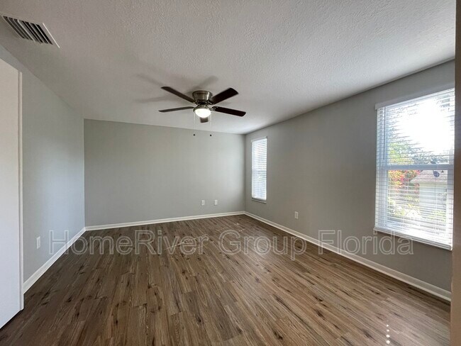 Building Photo - 1200 Lake Valrico Ln