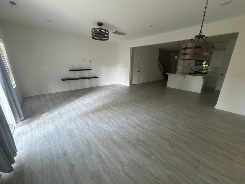 Building Photo - Room in Townhome on Pagebrook Ln