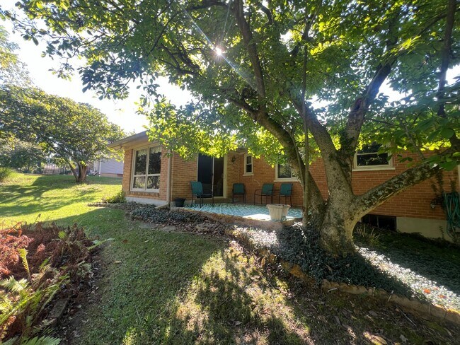 Building Photo - Charming 3-Bed Madeira Schools Home