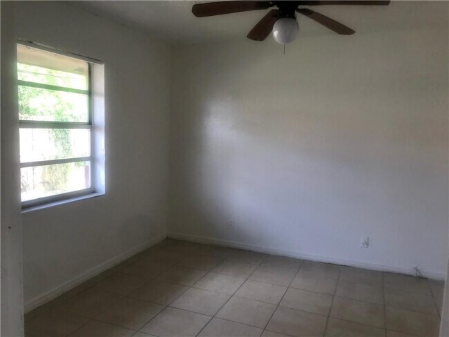 Building Photo - 1038 NW 8th Ave