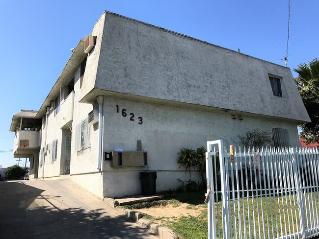 Building Photo - 1623 Menlo Ave