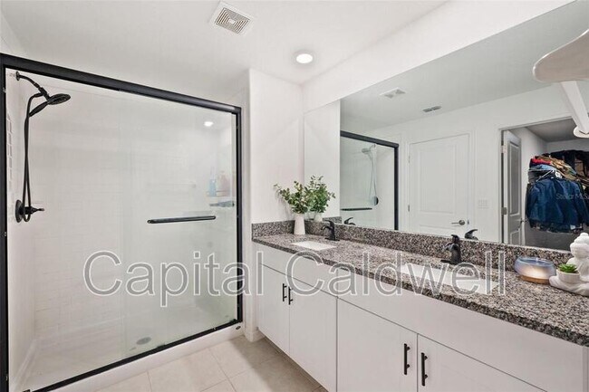 Building Photo - 5517 Blue Azure Dr