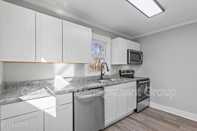 Building Photo - 3615 Lilac Ave