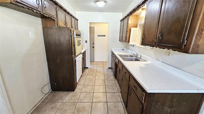 Building Photo - 132 SW 11th St