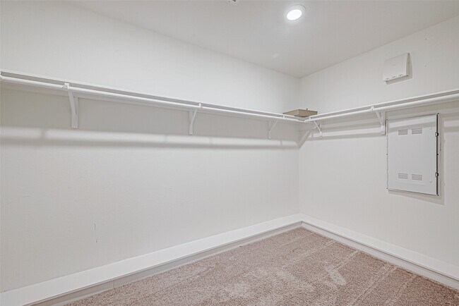 Building Photo - 7106 Escondido Dr