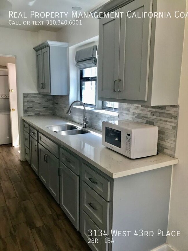 Building Photo - 3134 W 43rd Pl
