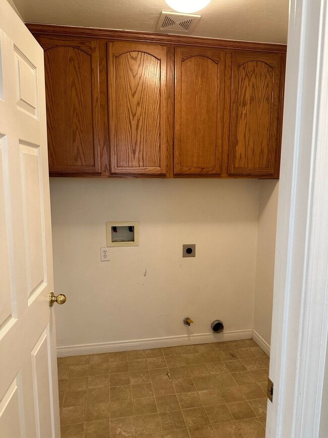 Building Photo - Northwest 3+2 + OFFICE!  Coming Soon!