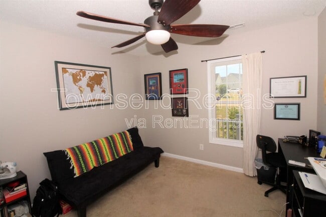 Building Photo - 4401 Clifton Dr