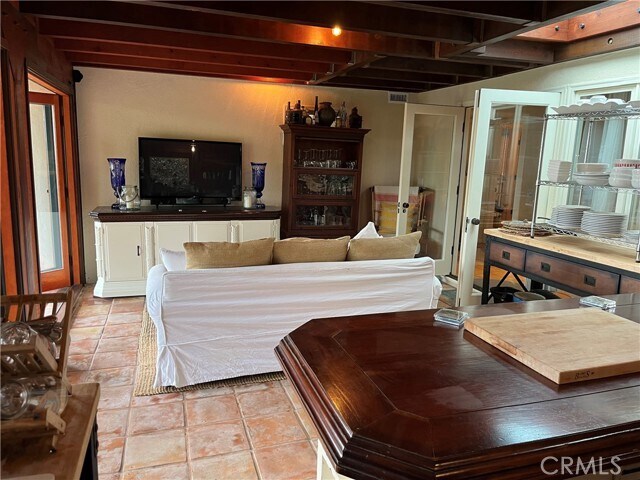 Building Photo - 845 Temple Hills Dr