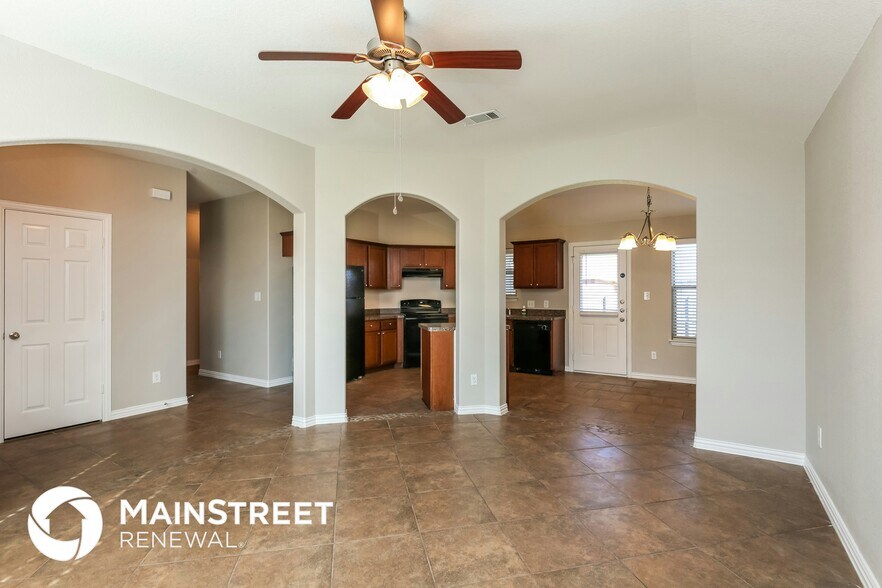 Building Photo - 3428 Heatherbend St