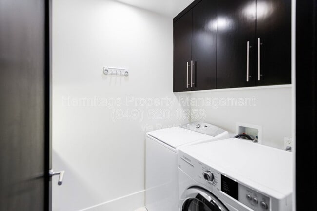 Building Photo - 435 1/2 Carnation Avenue