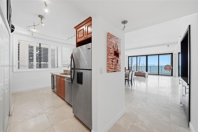 Building Photo - 540 Brickell Key Dr