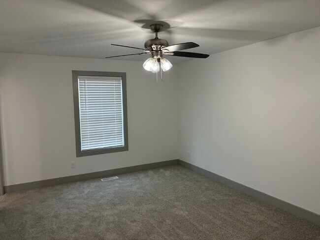 Building Photo - 1160 Marathon Dr