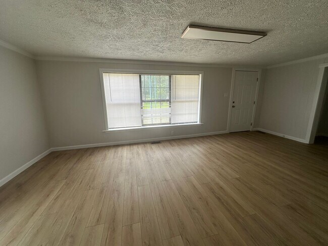 Building Photo - Welcome to the newly renovated gem located in the heart of Russellville, AR.