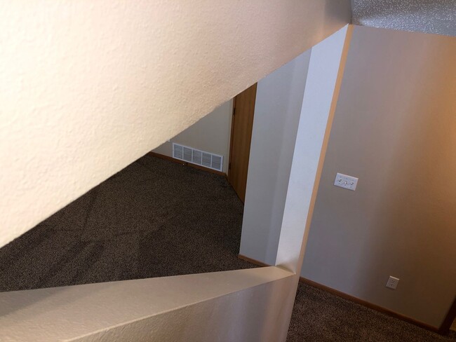 Building Photo - 3 Bed 2 Bath Twin Home