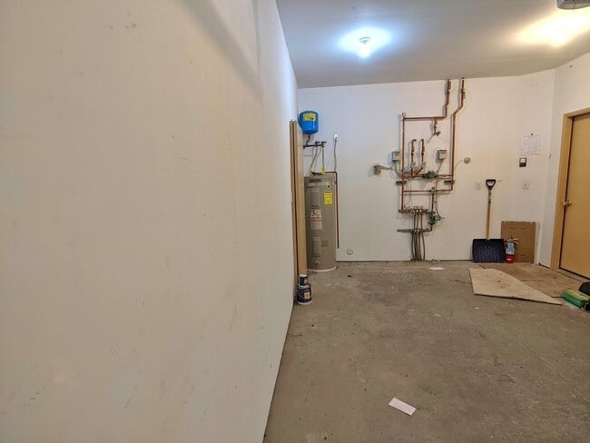 Building Photo - Townhouse, 2BD/1.5BA Condo, Radiant Heat Floors Incl Garage