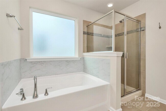 Building Photo - 16027 Harbor Hill Dr