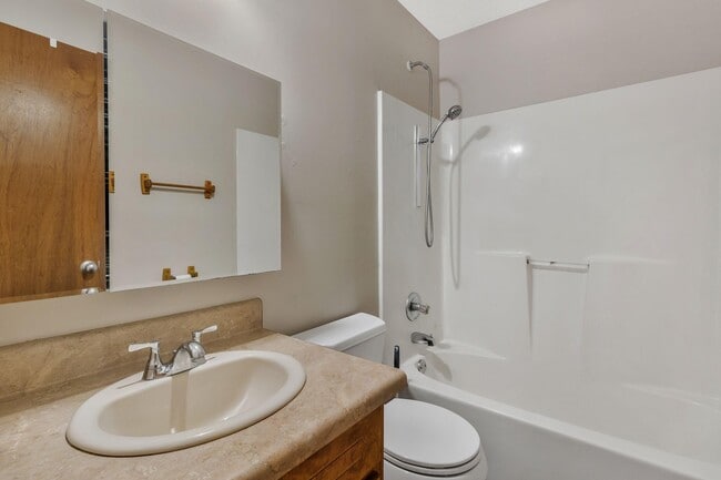 Building Photo - 400 31st St