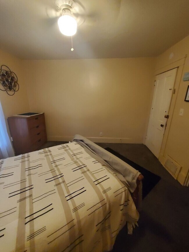 Interior Photo - 2117 Slauson Ave - (6 unit)