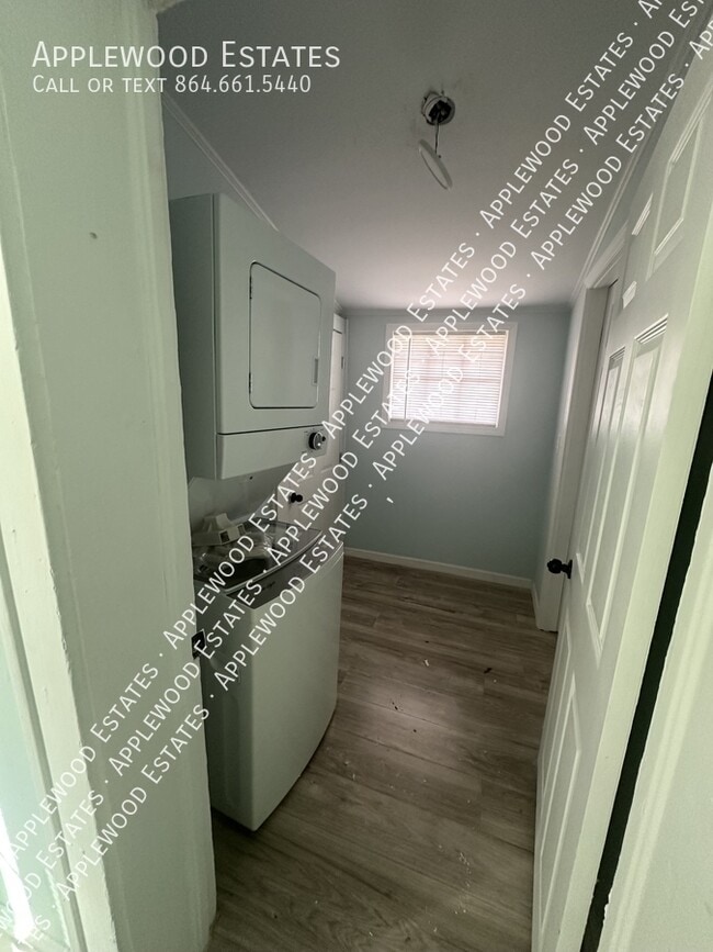 Building Photo - 105 Cabin St