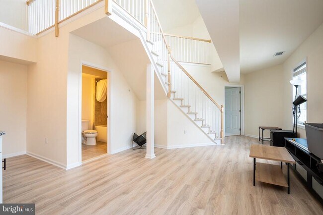 Building Photo - 11 Cranbury Rd