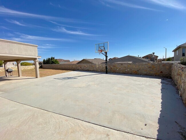 Building Photo - Northeast El Paso/Sandstone Ranch Estates 4 Bed Refrig A/C in Cul De Sac!