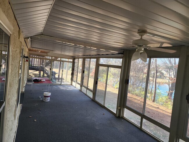 Building Photo - Maryville 37801- 3 bed 2.5 bath condo - call Tom Parry 865-607-3649