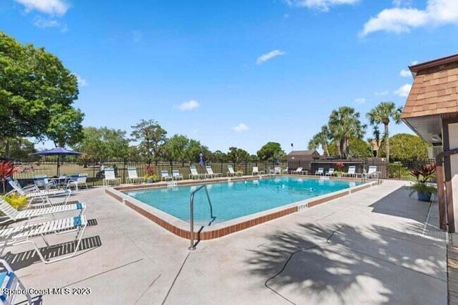 Building Photo - 1675 S Fiske Blvd