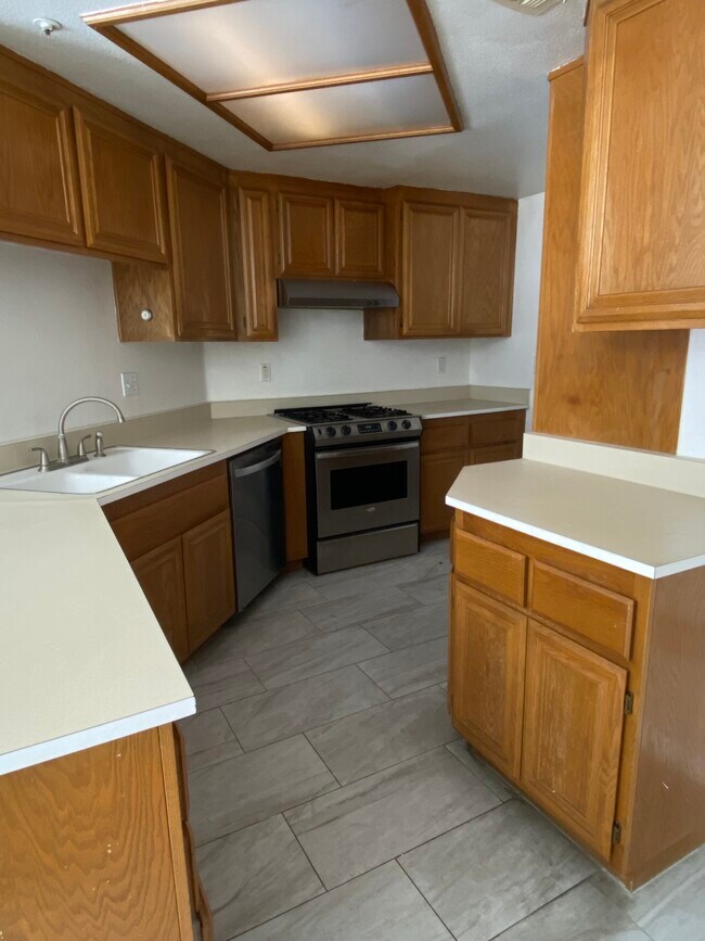 Kitchen - 915 W Arrow Hwy