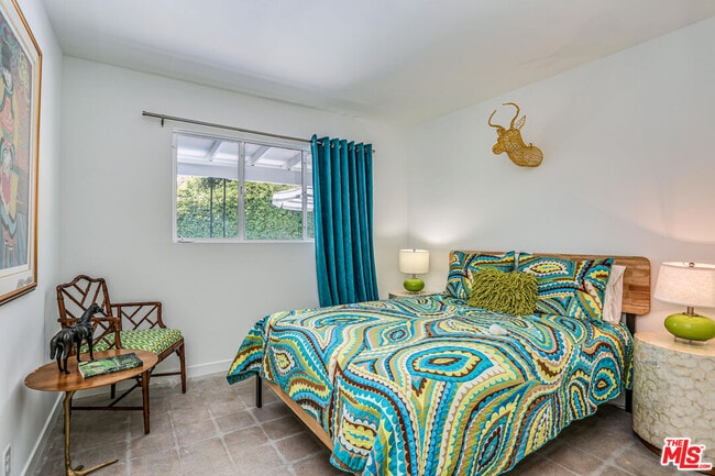 Building Photo - 459 E Avenida Olancha