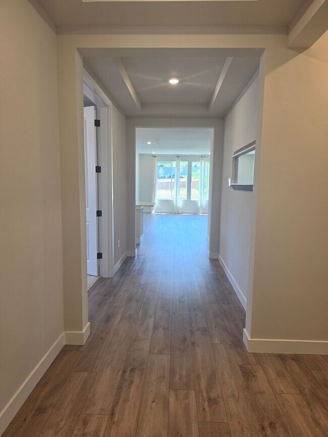 Building Photo - 3 Bedroom Plus Den Rambler in Arborwood!