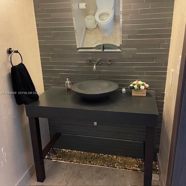 Building Photo - 20201 E Country Club Dr