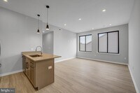 Building Photo - 1205 S 15th St