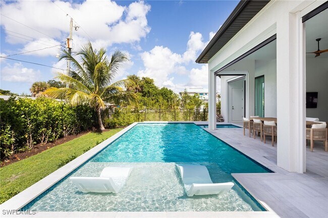 Building Photo - 1257 11th Ct N