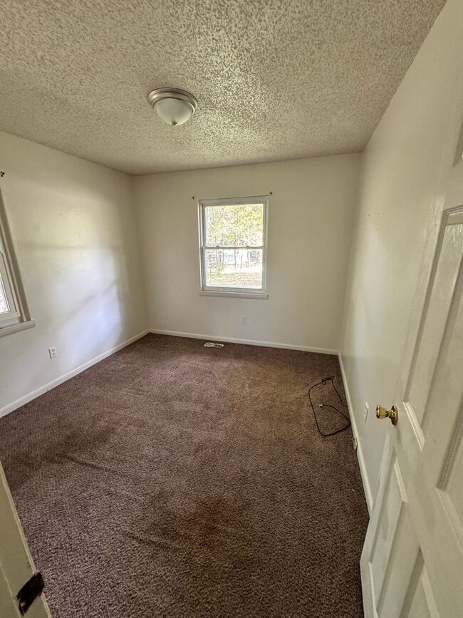 Building Photo - (Currently working on the property) 3/2 in...