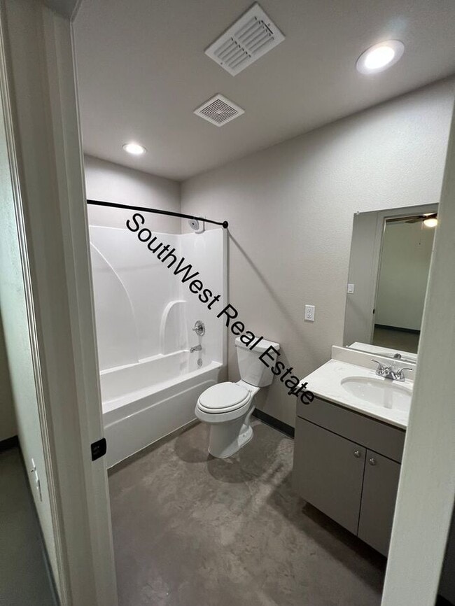 Building Photo - 2 BED 2 BATH APT ALL BILLS PAID!