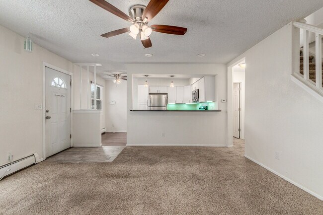 Building Photo - Lovely Three bed / Two bath for rent