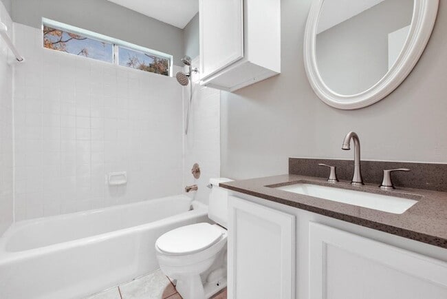 Building Photo - 9101 Japonica Ct