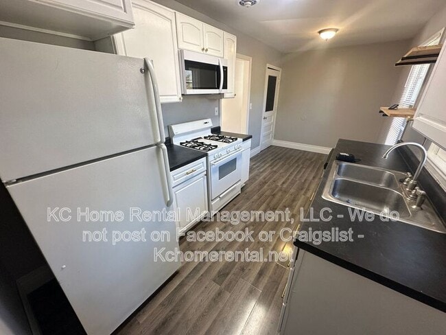 Building Photo - 5216 NE 44th St