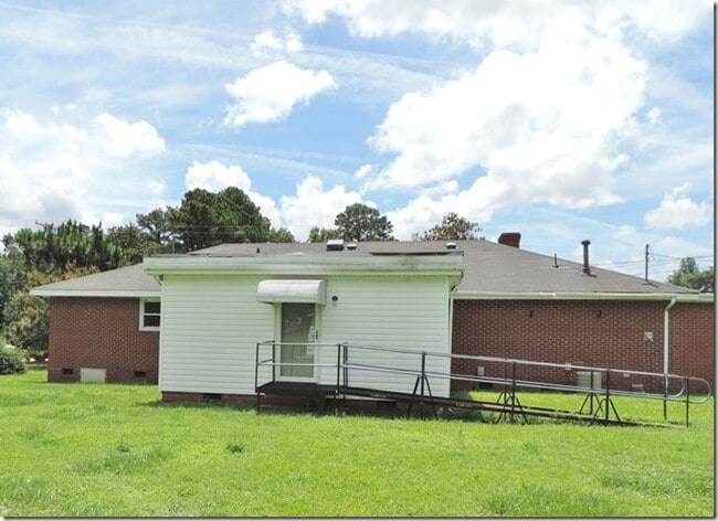 Building Photo - 2223 Imperial Ave E