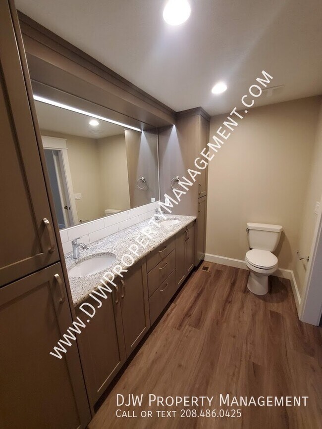 Building Photo - 5146 S Surprise Way